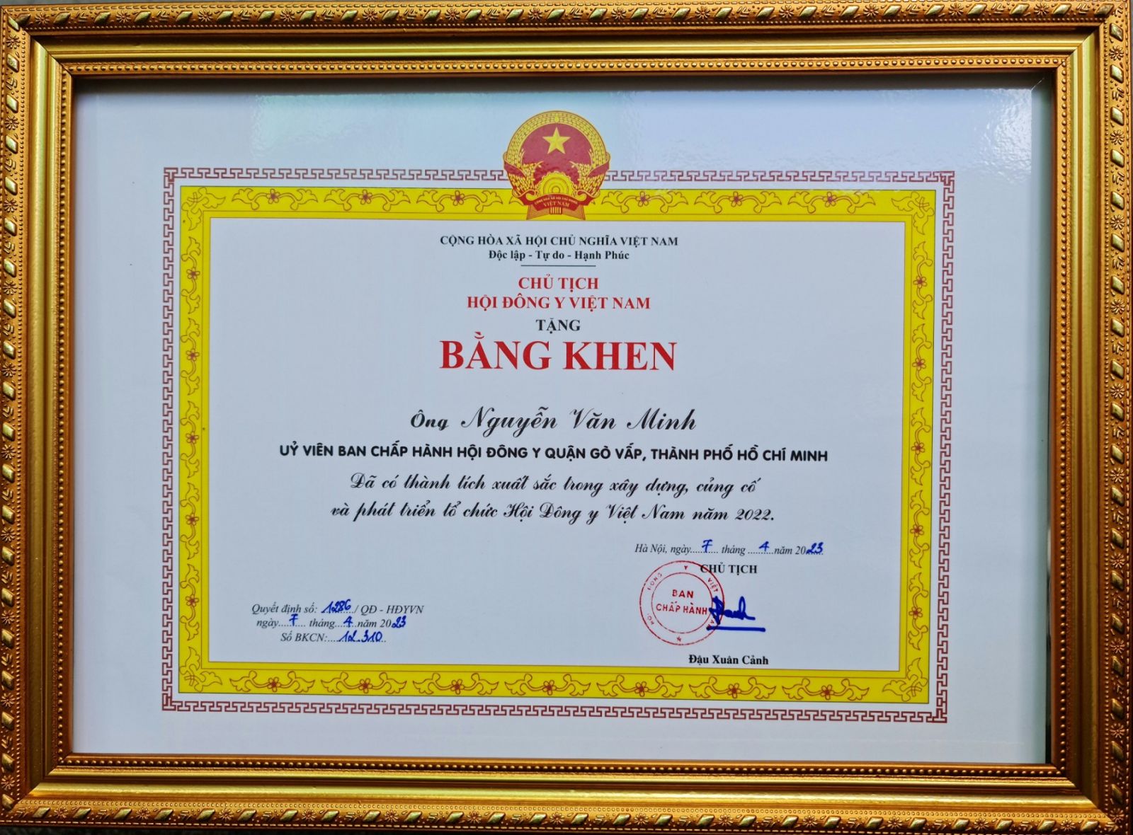 Lương y Nguyễn Văn Minh nhận bằng khen của Chủ tịch Hội đông y Việt Nam